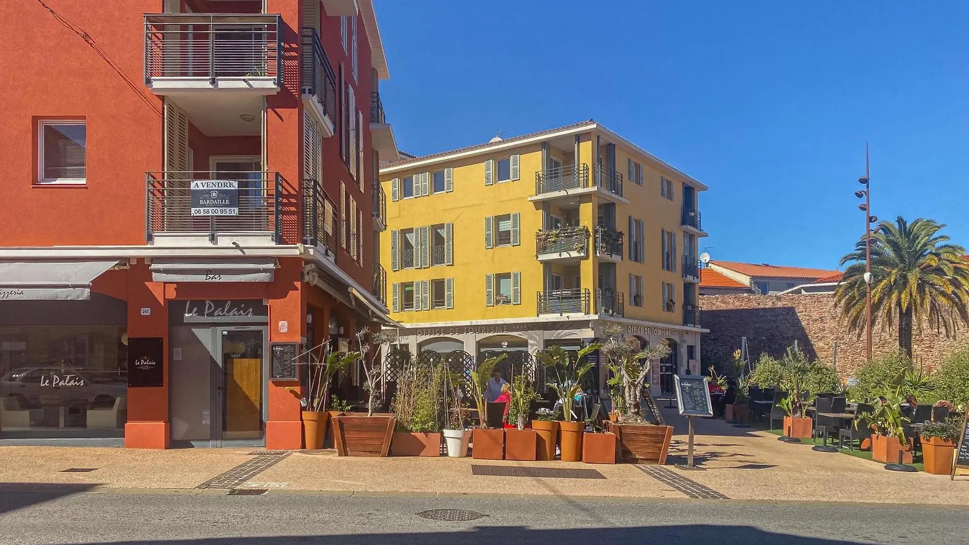 Appart En Plein Centre De Frejus Apartment